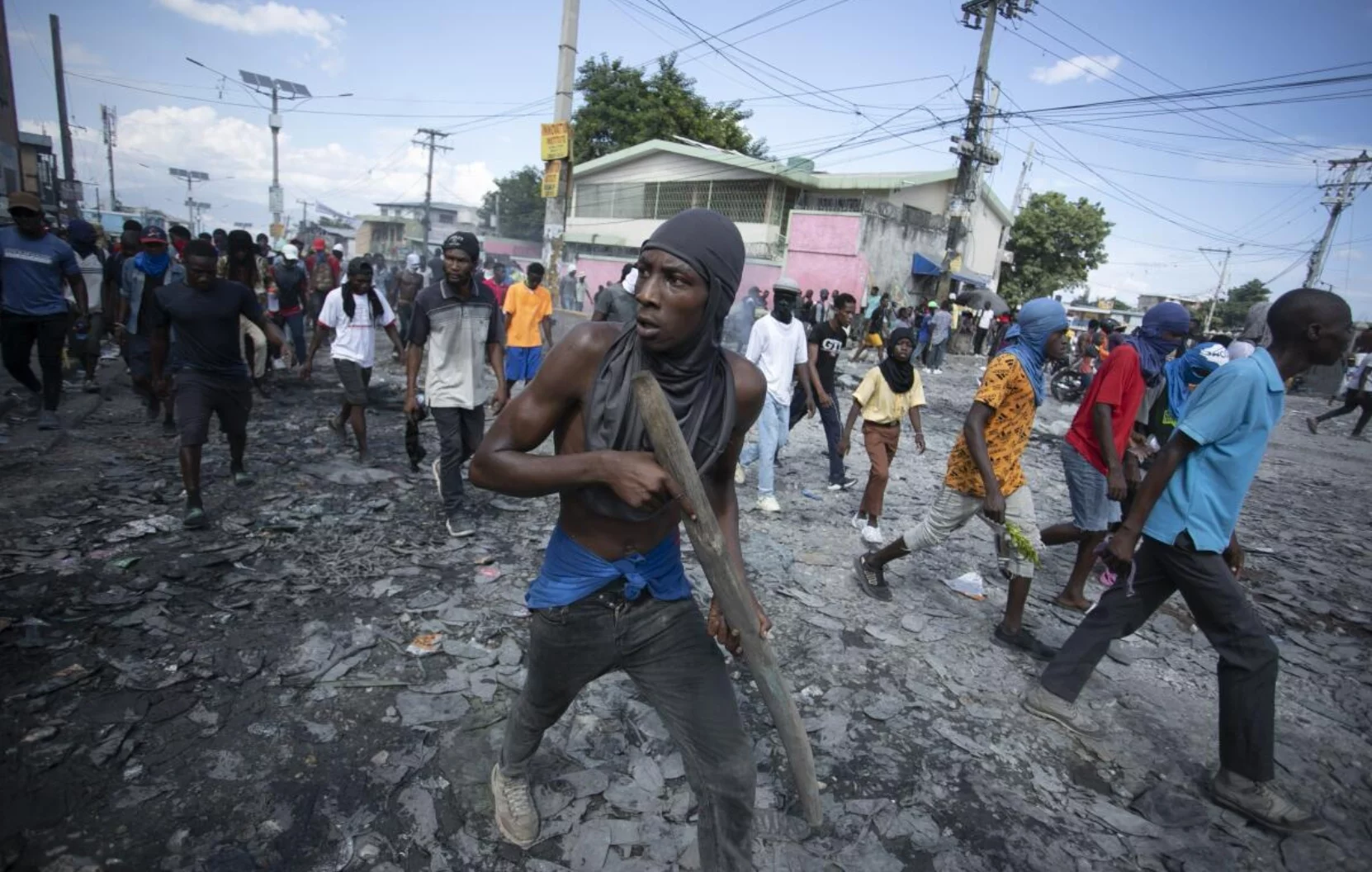 A pesar del control de las bandas armas, los haitianos se han lanzado a las calles de Puerto Príncipe ante inestabilidad.