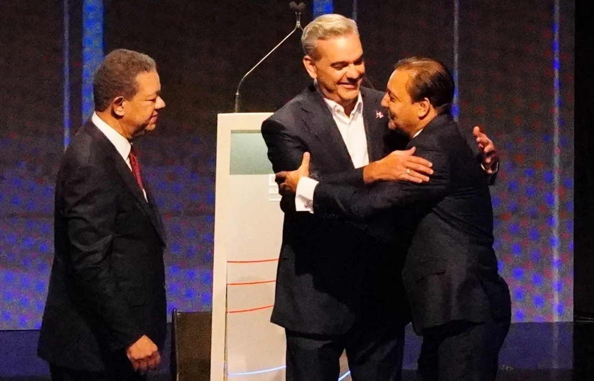 El evento político terminó con el encuentro del renglón presidencial.  Fuente externa