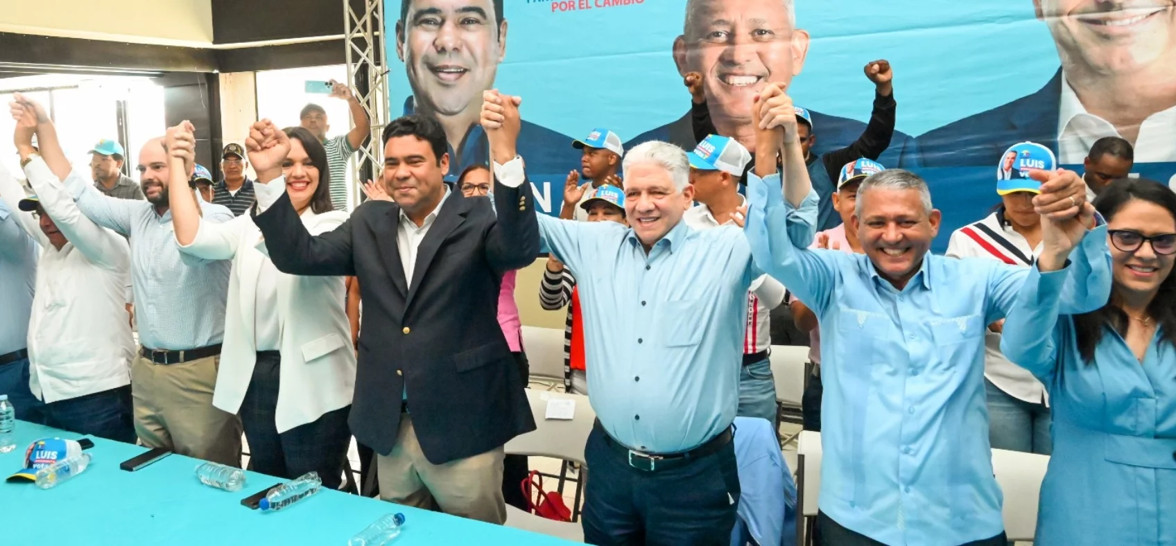 Dominicanos por el Cambio juramentó en La Altagracia a dirigentes de la oposición.  FUENTE EXTERNA