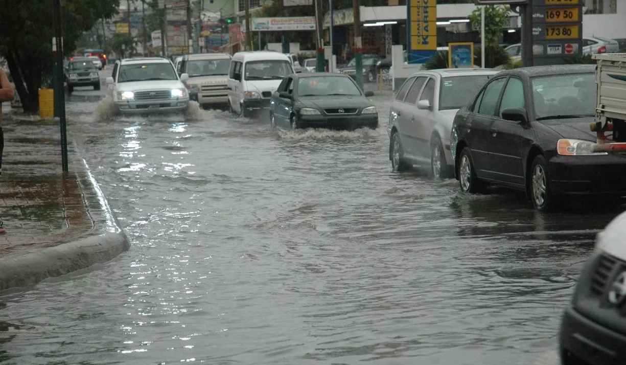 Autoridades llaman  abstenerse de cruzar ríos, arroyos y cañadas con alto volumen de agua.