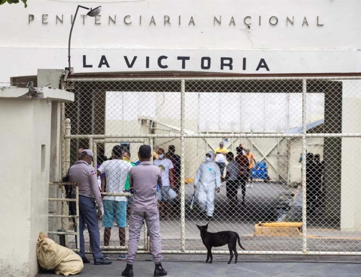 Ni  la atención pública que adquirió el penal tras el incendio impidió  mafias  sigan operando.