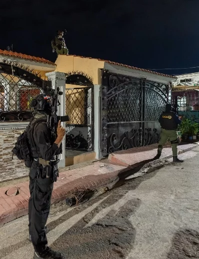 Autoridades durante operativo en el caso Caimán.
