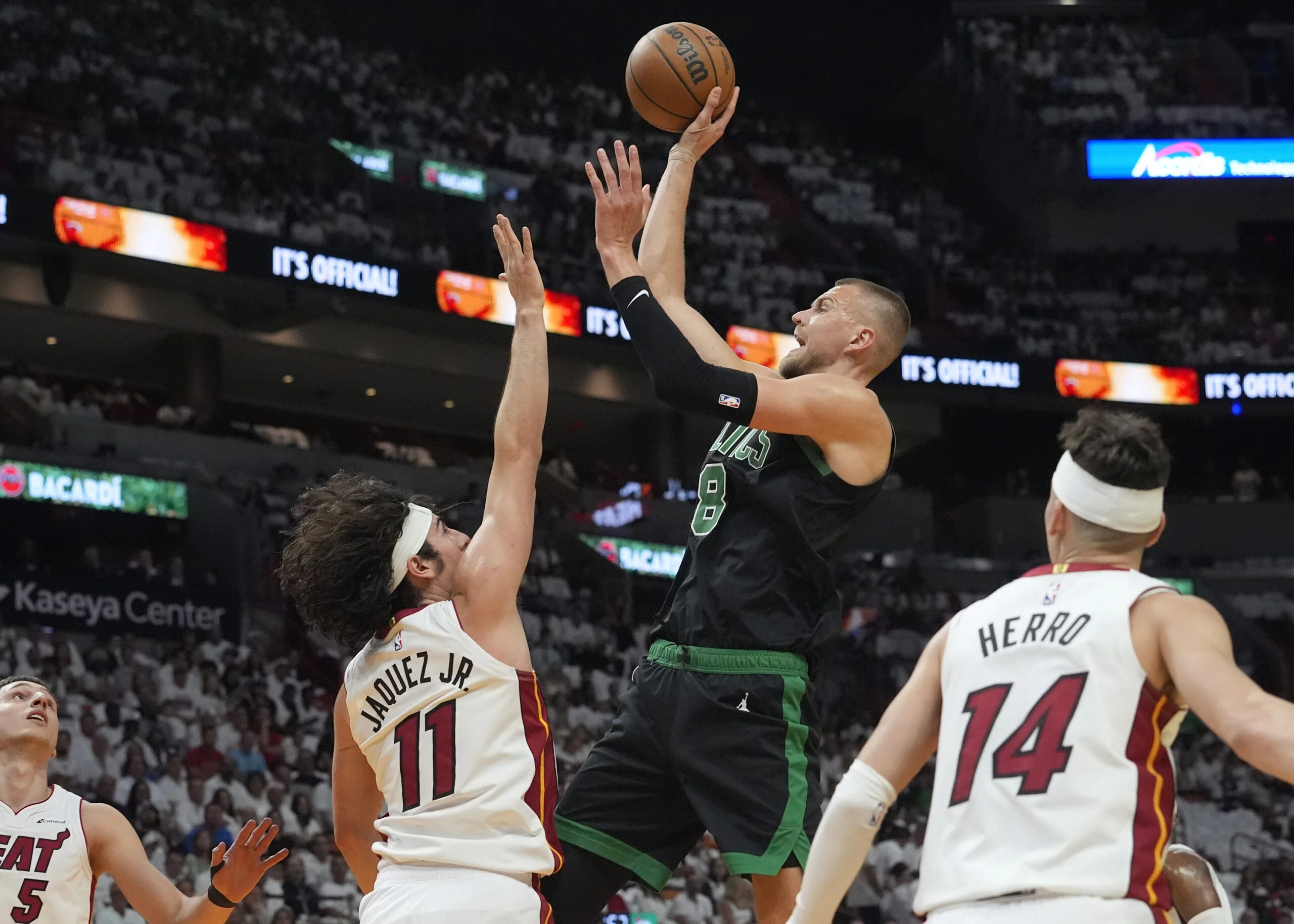 Kristaps PorzingisJaime Jaquez Jr.