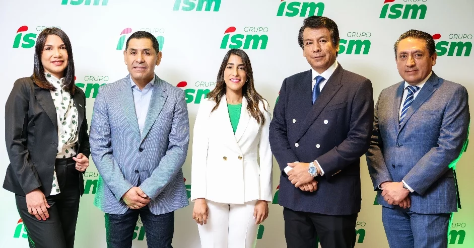Astrid Beltré,  Carlos Butrón, Gloria Zacarías, Arturo Marroquín y Mario Medina.