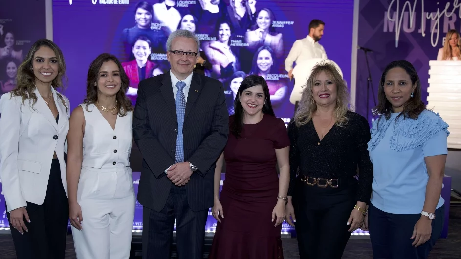 Arianna Rolo, Isabel Cristina Rolo, Thony da Silva, Biviana Riveiro, Isabel Figueroa de Rolo y Jacqueline Mora.
