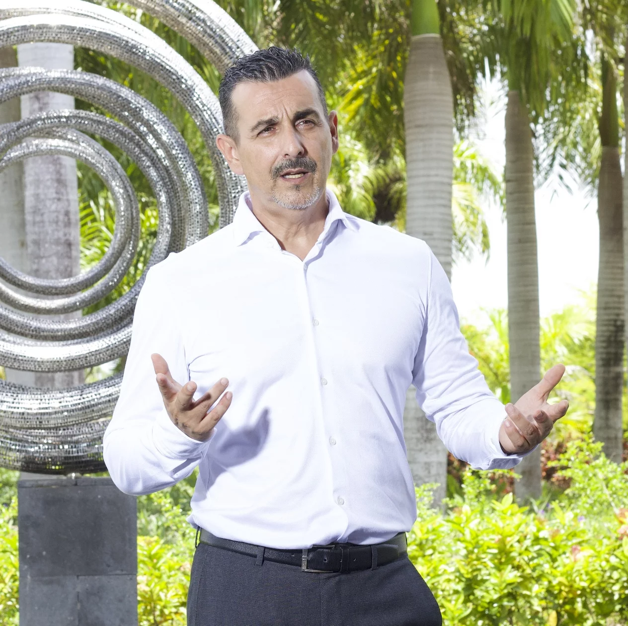 Carlos Jiménez destaca la sostenibilidad y responsabilidad social como pilares de gestión.