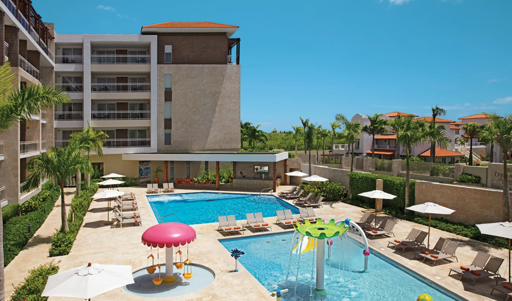 Cuentas con  488 espaciosas habitaciones y suites diseñadas con elegancia.