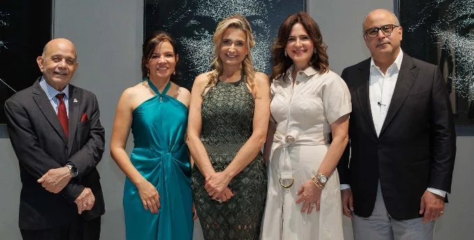 Federico Fondeur, Carol Félix, Luz Botero, Bethania Guerrero  y Héctor José  Rizek.