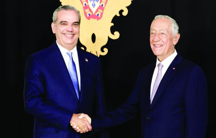 Abinader durante su visita al presidente de Portugal, Marcelo Rebelo de Sousa. EFE
