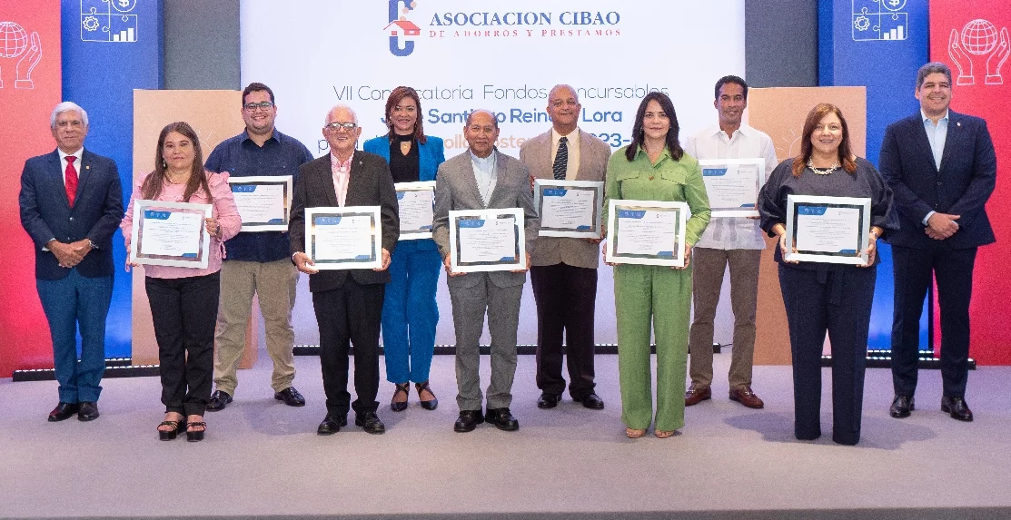Representantes de las entidades ASFL que resultaron ganadoras.