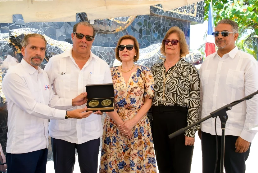 J.Pablo Uribe,  reconocido por  Fundación Héroes  30 de Mayo.