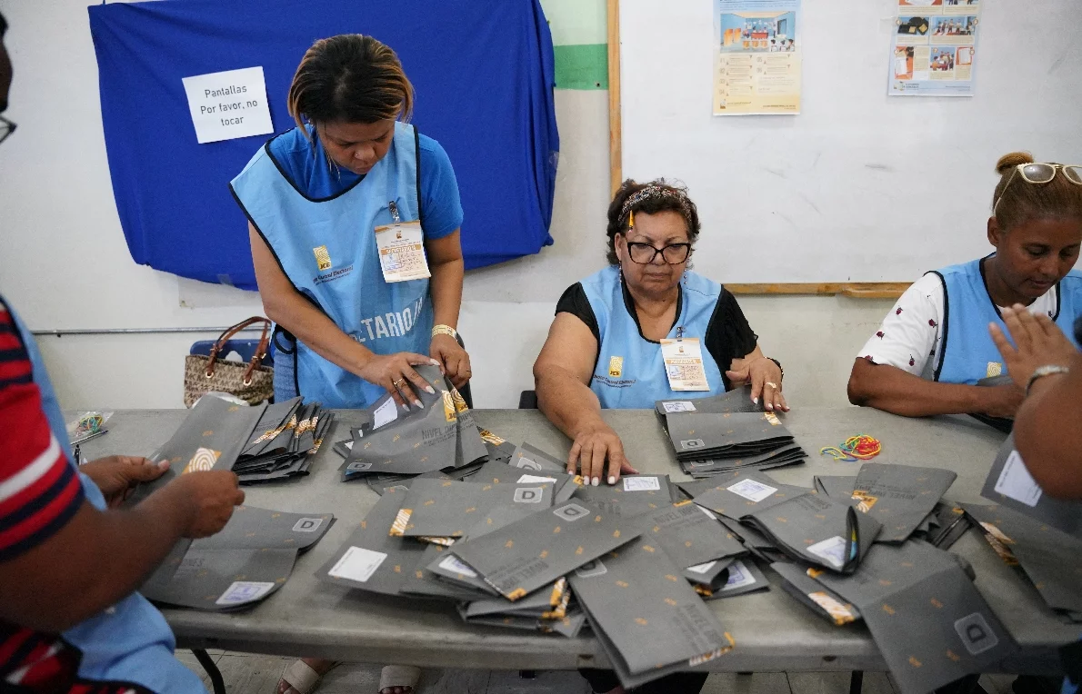 Conteo votos en el Colegio Marillac/ Foto Manolito Jimenez