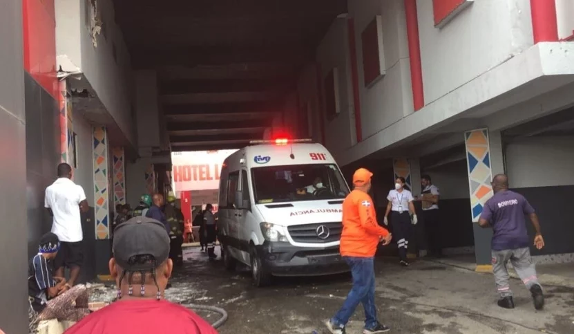 Varias unidades de bomberos asistieron al lugar del incendio.