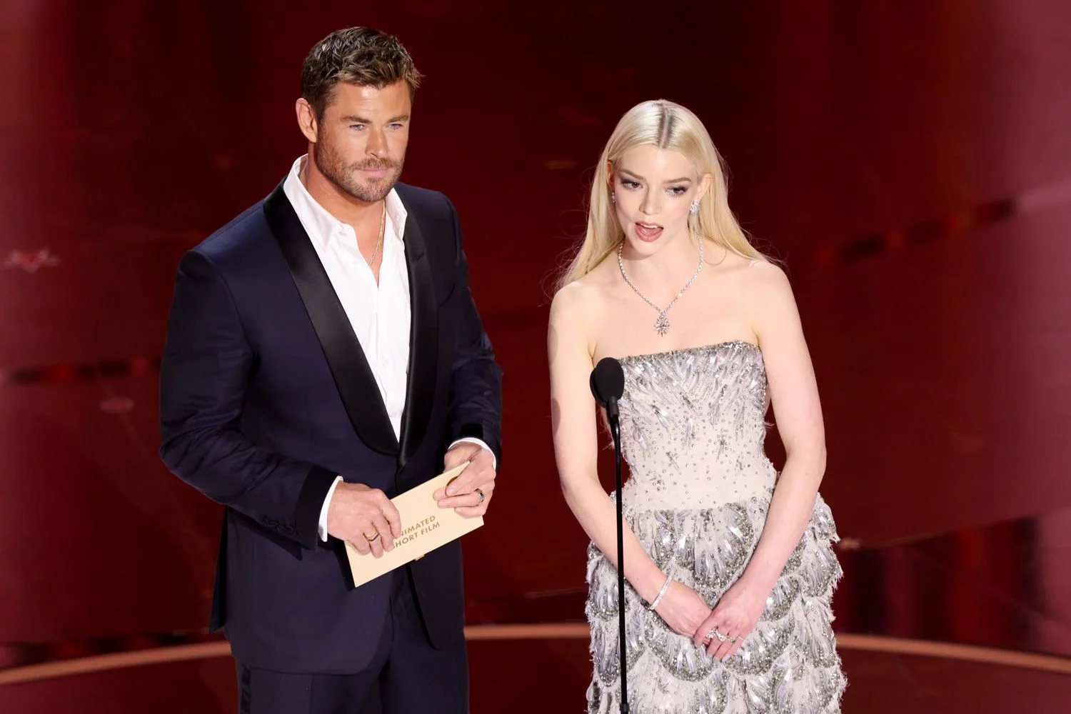 Chris-Hemsworth-and-Anya-Taylor-Joy