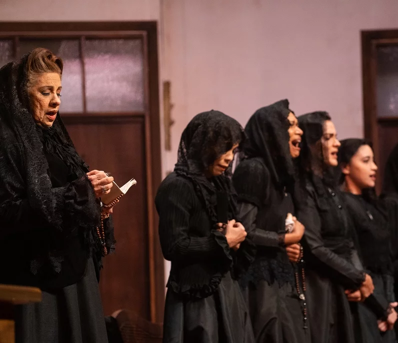 Escena de la obra “La casa de Bernarda Alba”.