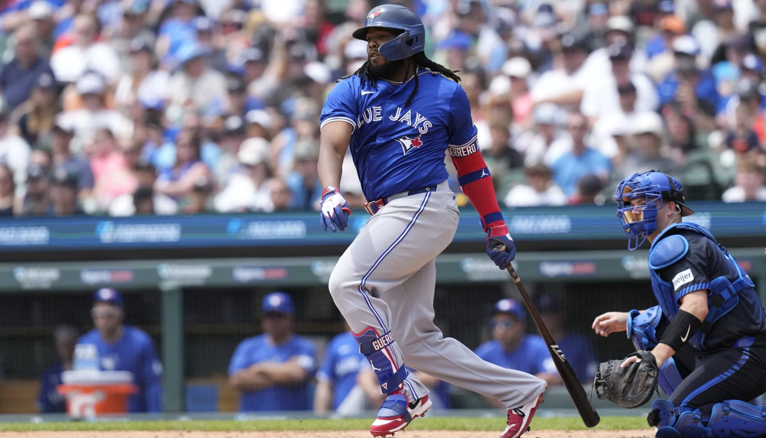 Vladimir Guerrero Jr.  sigue caliente con el bate y ayer disparó cuatro indiscutibles.     Ap