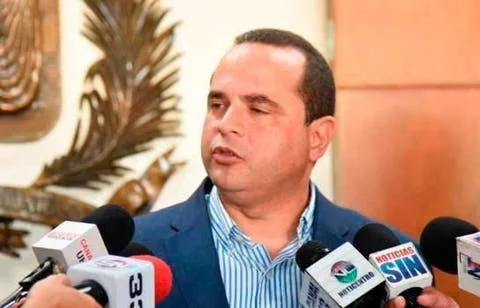 Manuel-Crespo-delegado-Fuerza-del-Pueblo-ante-la-JCE