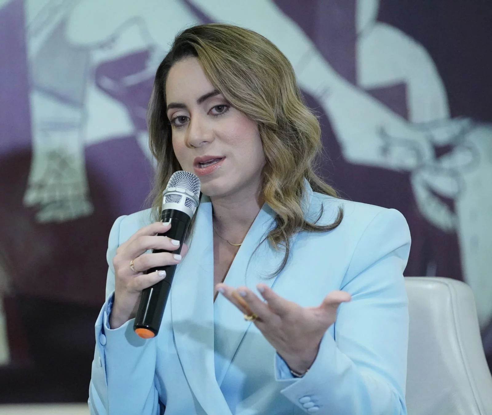 Maestros y dueños de propiedades, entre los 150 mil que ha identificado Supérate que perciben ayudas sin necesitarla