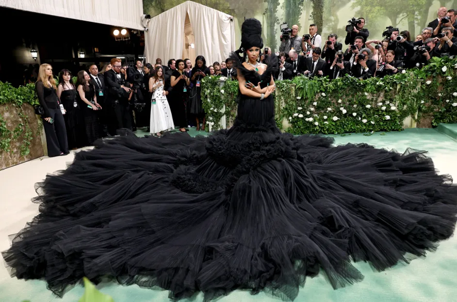 cardi-b-met-gala-red-carpet-2024-billboard-espanol-1548