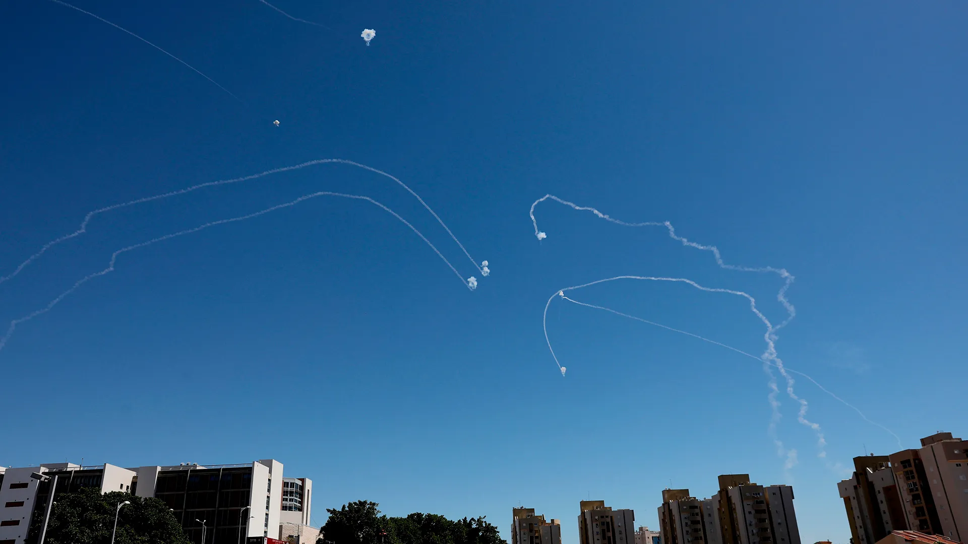 el-sistema-cupula-de-hierro-de-israel-intercepta-cohetes