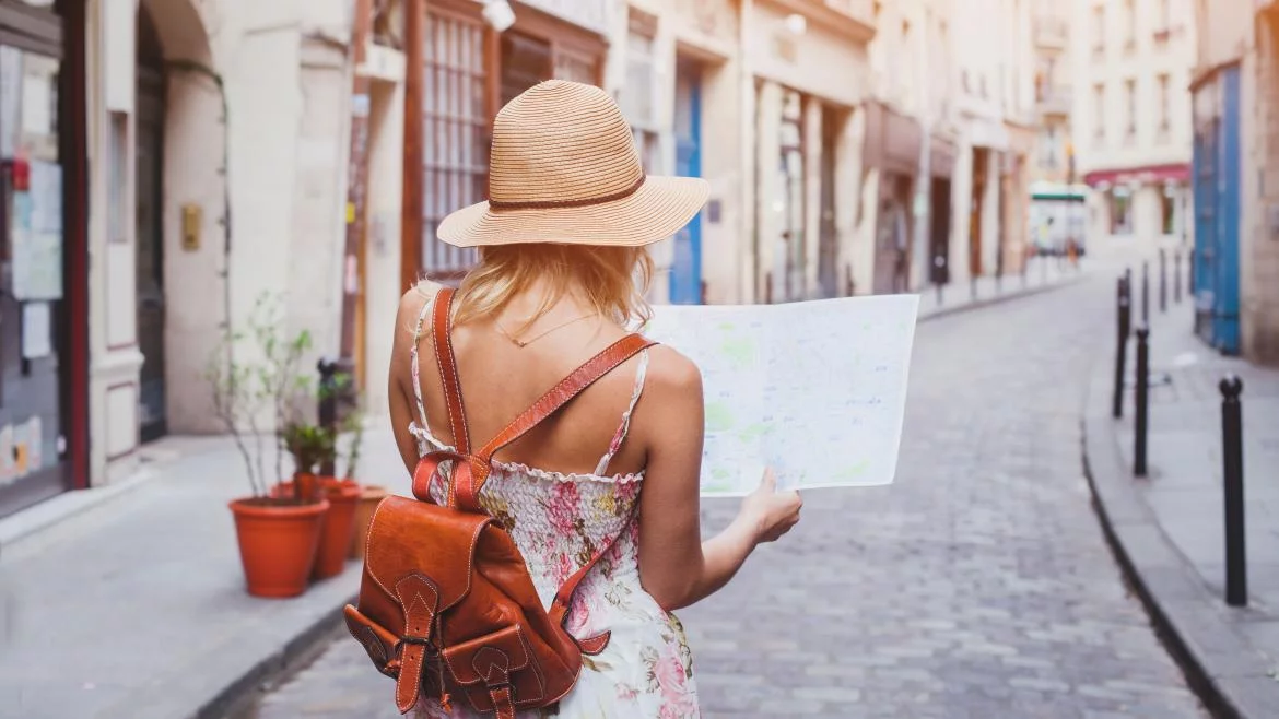mujer_turista_turismo