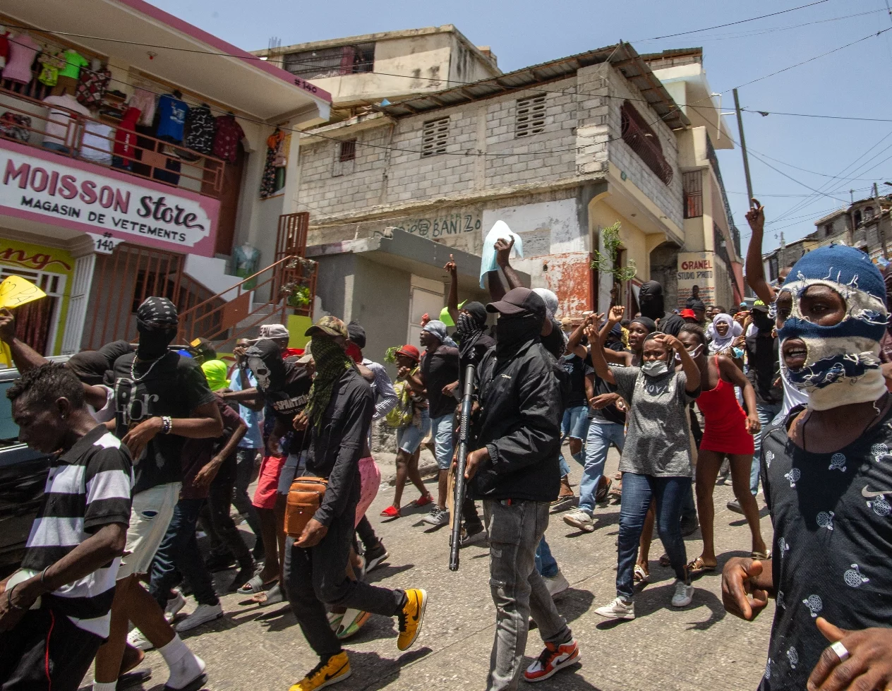 Manifestantes exigen justicia por policías asesinados en Haití