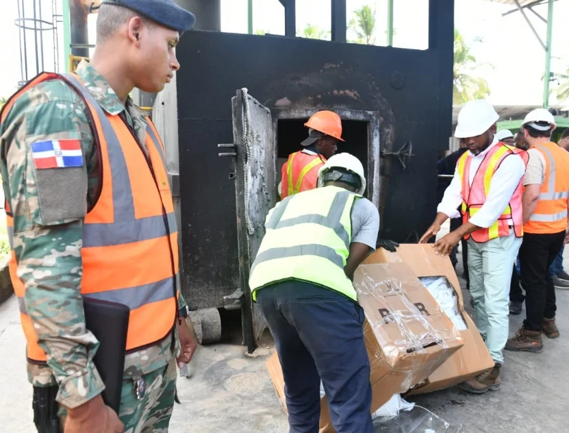 Los trabajos de incineración de boletas iniciaron ayer.