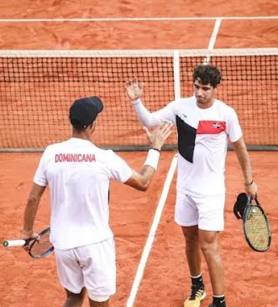 Robert Cid y Peter Bertran, se felicitan tras el triunfo.