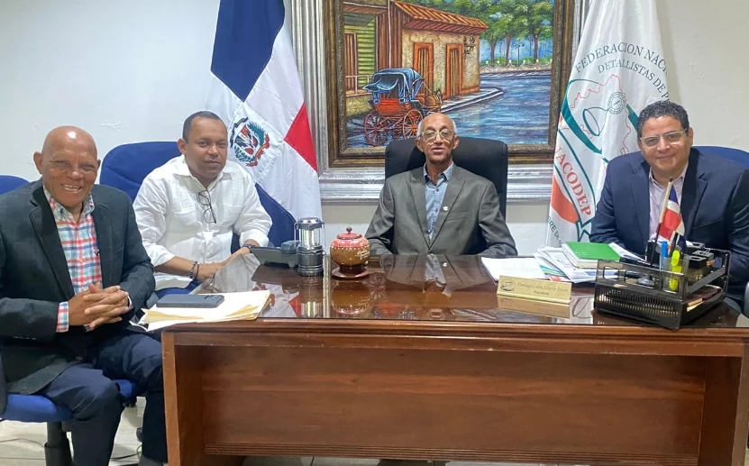 Miembros de la  Federación Nacional de Comerciantes Detallistas.