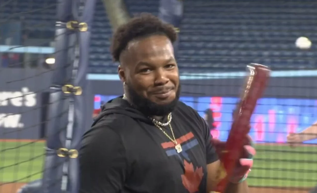 El dominicano Vladimir Guerrero Jr., con  nuevo look, ya no se opone a jugar con los Yanquis.