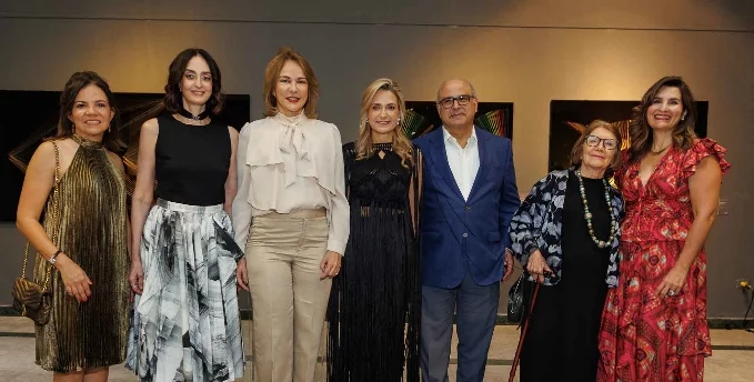 Carol Félix, Rita Abinader, Milagros Germán, Luz Boteroy Héctor, José Rizek, Marianne de Tolentino y Gía Caro.