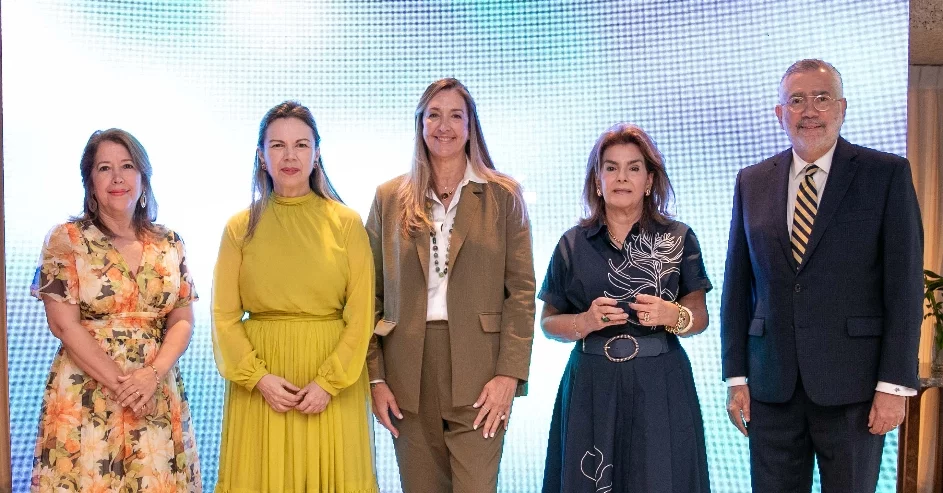 Kathia Mejía, Margarita Miranda de Mitrov, Marisol Rodríguez Copello, Maritza Zeller de Bonetti y Enrique Valdez.