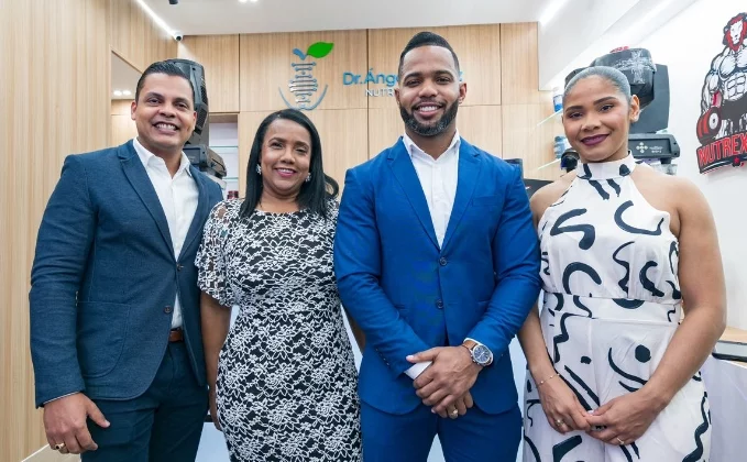 Ejecutivos del nuevo centro de salud y bienestar.