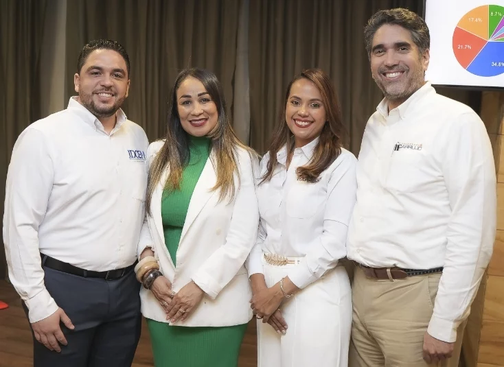 Francisco Javier Durán, Heliana Medina, Elizabeth Estévez y Félix Morel.