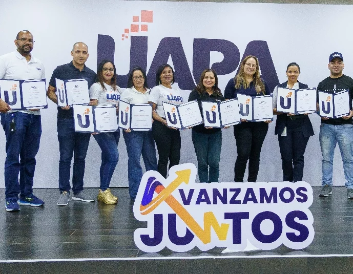 Parte de los empleados que fueron reconocidos.