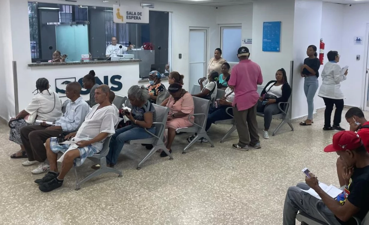 Centros de salud públicos y privados reciben pacientes con problemas respiratorios.  ArchivO