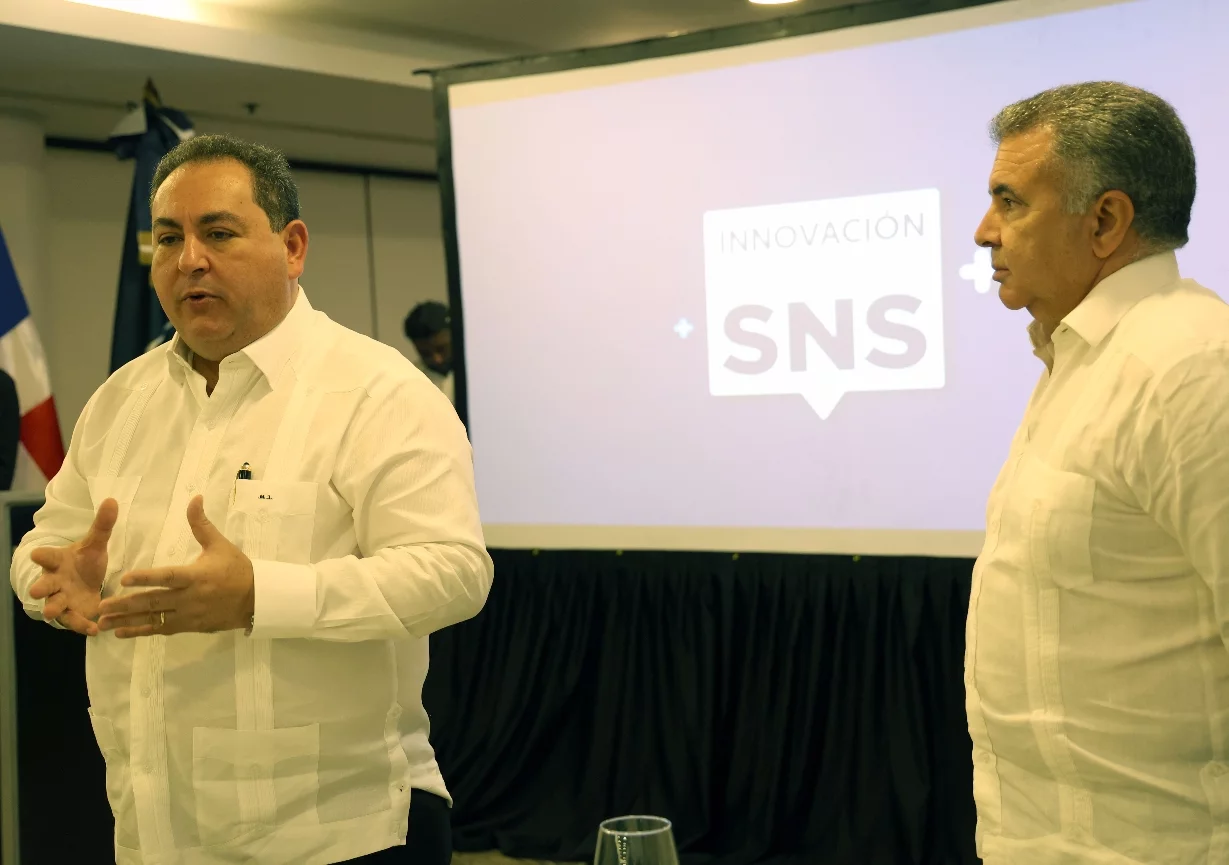 Mario Lama  dijo  han invertido RD$  6,000 millones en 90 centros  intervenidos .  José de León