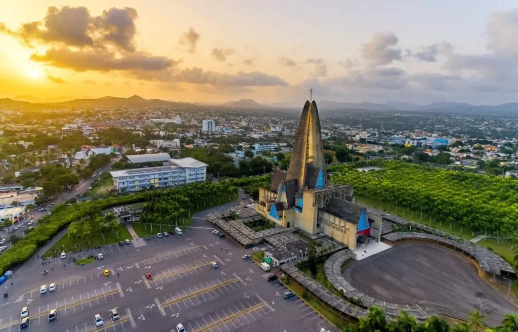 Basilica-Nuestra-Senora-de-La-Altagracia-Higuey-1-1024×656-1-jpg