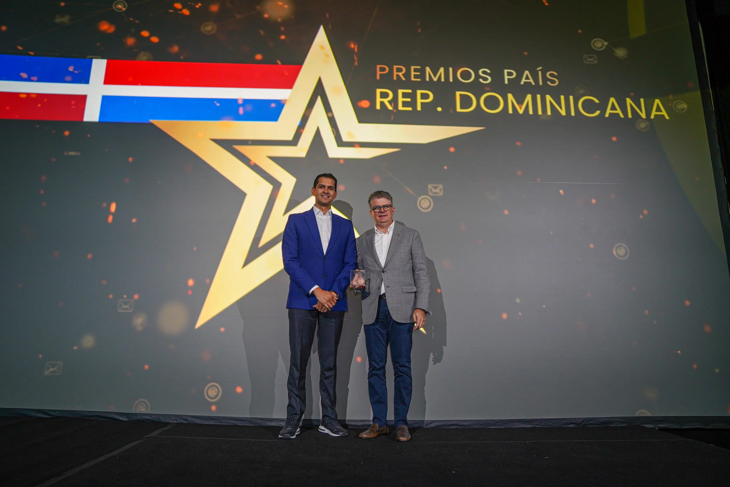 DSC04857 Señores Fernando Ruiz y Arturo Grullón, de Qik.