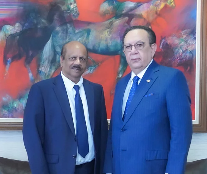 Héctor Valdez Albizu y Gobind Ganga.