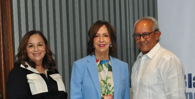 Virginia Arredondo, Rosa Mariana Brea y Franklín Mejía.