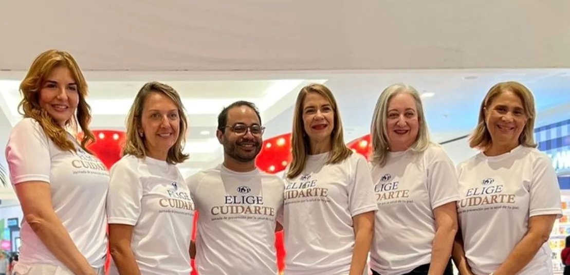 Betsy Hazoury, Edelmira Bonilla, Max Suazo, Carmen Almonte, Sonia Read y Luisa González de Bogaert.
