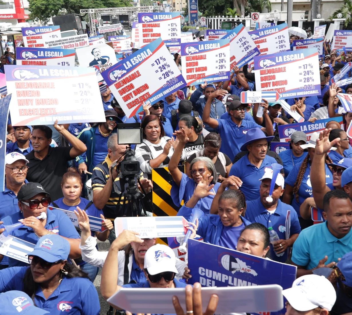 Los profesores  acudieron a su tradicional método de hacer reclamos previo a inicio de clase.