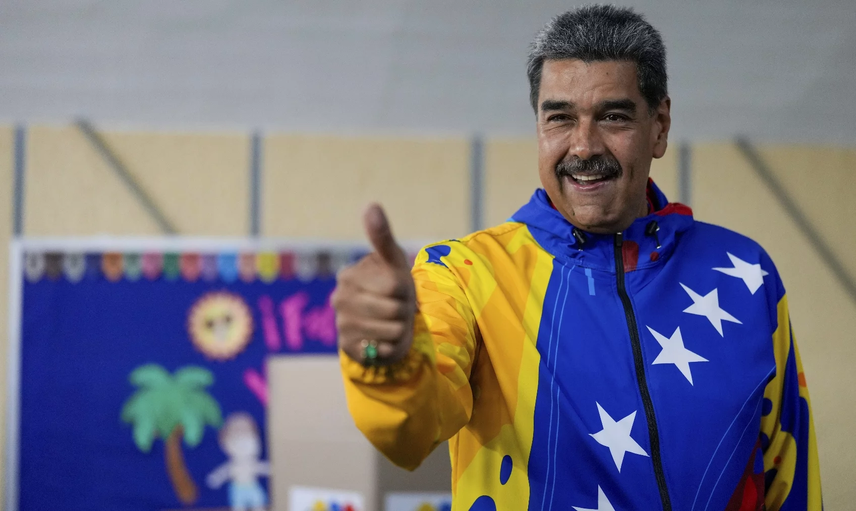 El presidente de Venezuela, Nicolás Maduro, se convirtió en el primer elector de su centro. ap