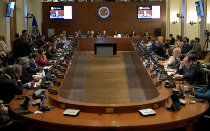 Hubo 11 abstenciones y cinco ausencias en la convocatoria.