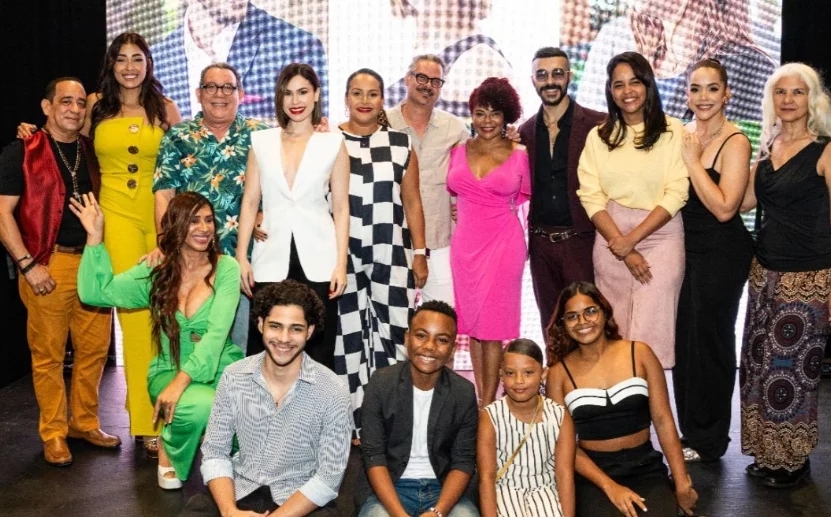 Parte del elenco “ Perdiendo el juicio”, que se estrena en RD.