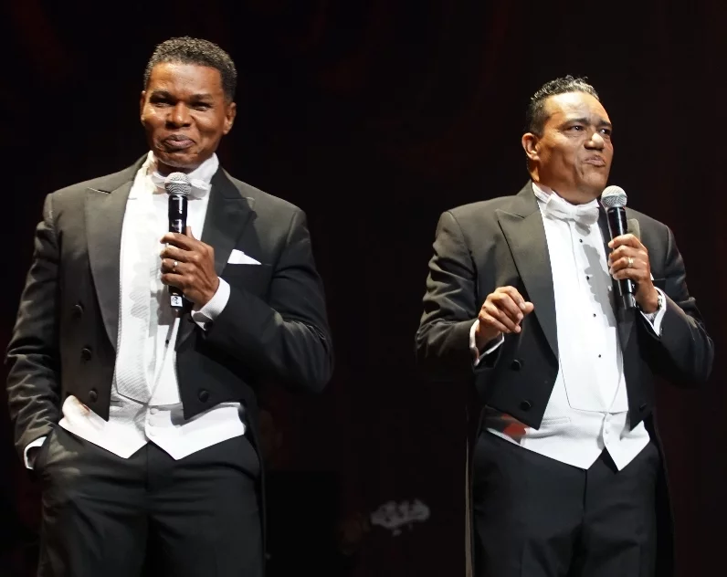 Raymond y Miguel en el Teatro Nacional en su celebración.