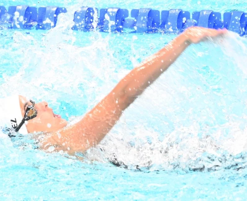 Elizabeth Jiménez en acción en natación de París.   externa