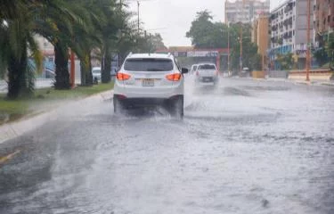 Cada vez que llueve con intensidad sobre el Distrito Nacional, se pueden producir inundaciones en la ciudad. Fuente externa