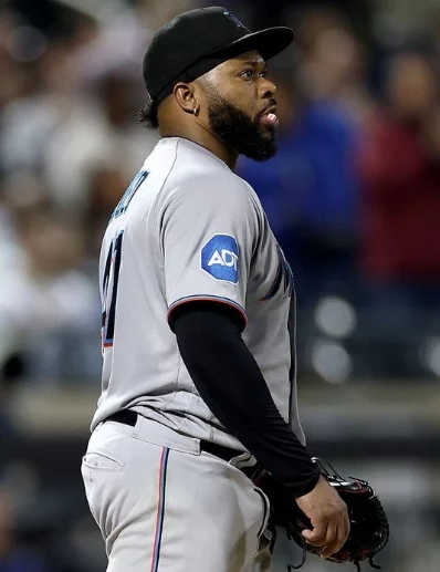 Johnny Cueto sigue lanzando con el objetivo de volver a GL.